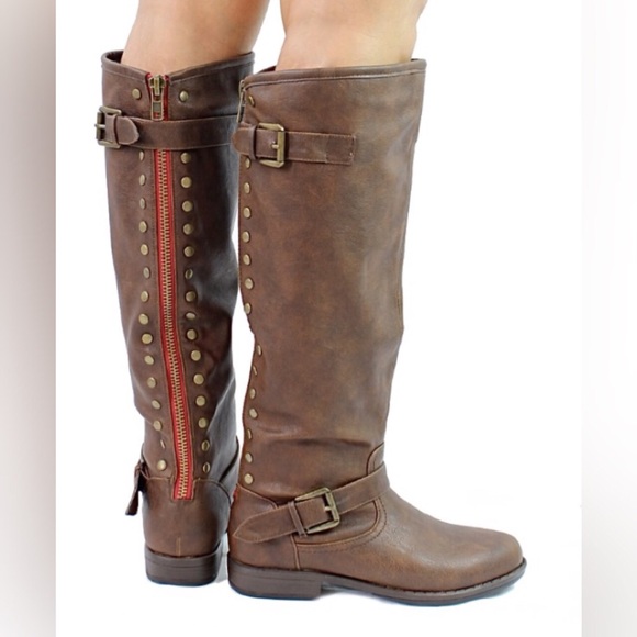 Shoes - Brown vegan boots w red zipper detailing